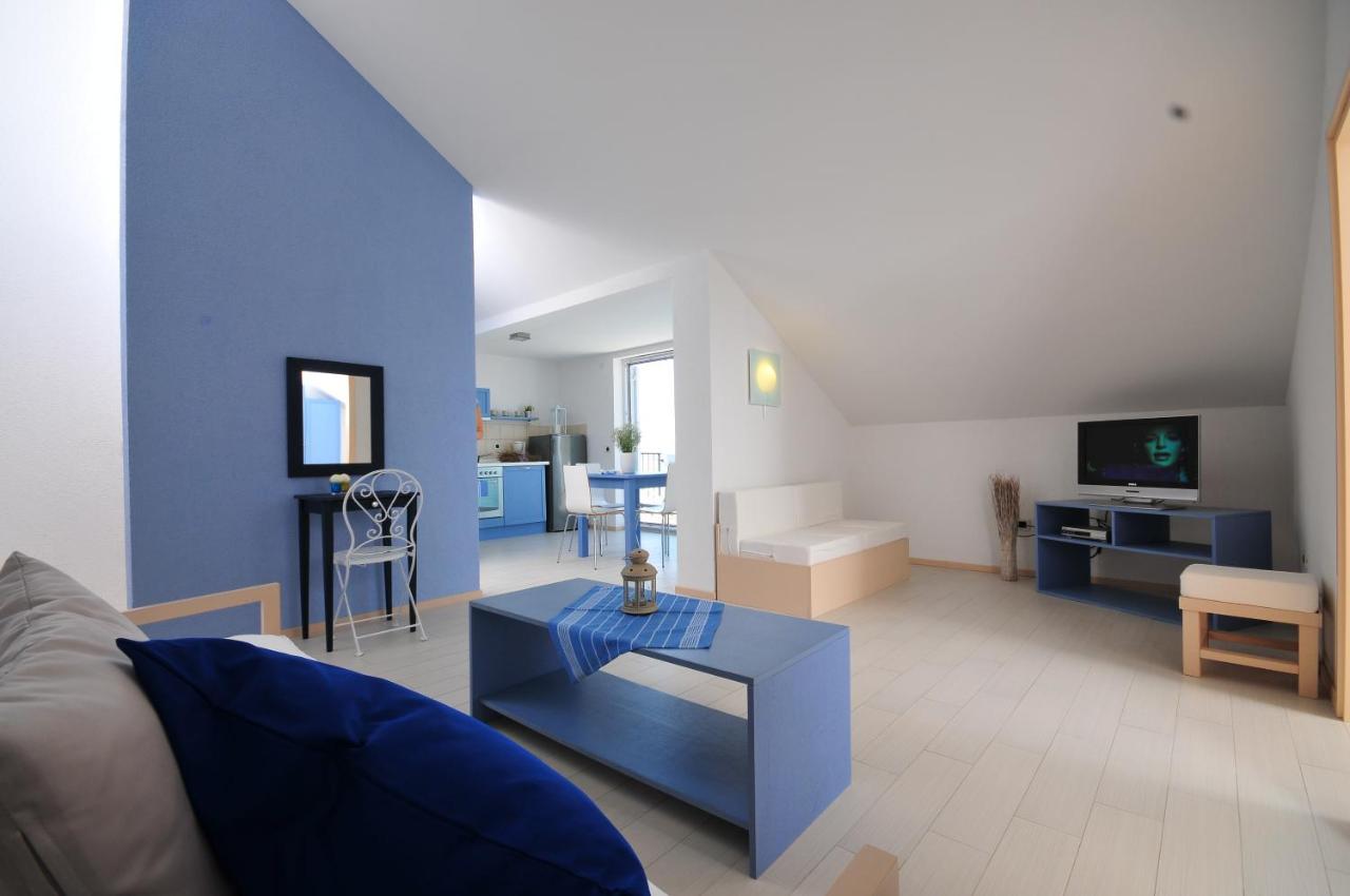 Seaside 11 Apartment